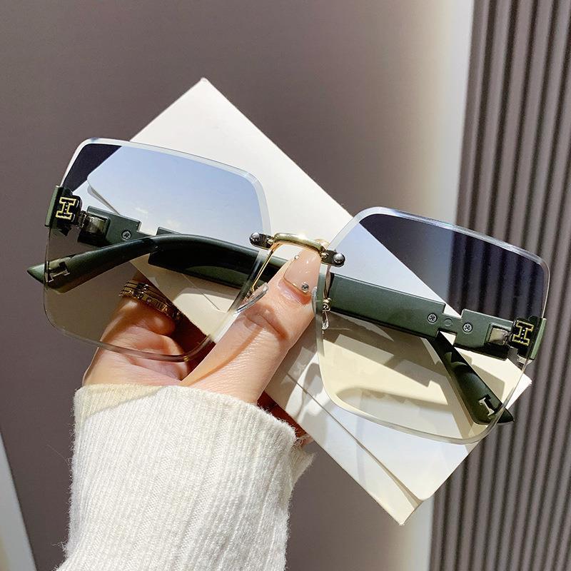 Lunettes de soleil carrées sans bords pour femmes