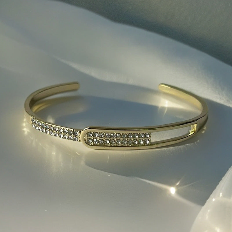 Bracelet en métal ouvert étoilé